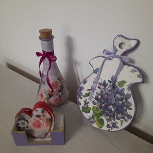 Set sticla mov cu flori, tocator si suporturi pahare - casă & stil de viață - accesorii pentru decorat casa - decorațiuni de masă și decorațiuni pentru rafturi  - decorațiuni de masă - Artynos.ro