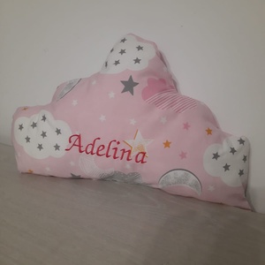 Pernuta decorativa roz cu nori si stele, Casa & Stil de viata, Echipament pentru camera copiilor, Perna decor pentru copii, Cusatura, ARTYNOS