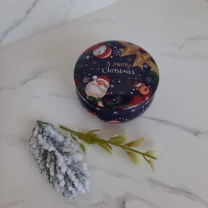 Lumanare in cutie cu model de Craciun - casă & stil de viață - lumânări, parfumuri, arome - lumânare - lumânări artizanale - Artynos.ro Lumanare in cutie cu model de Craciun - casă & stil de viață - lumânări, parfumuri, arome - lumânare - lumânări artizanale - Artynos.ro