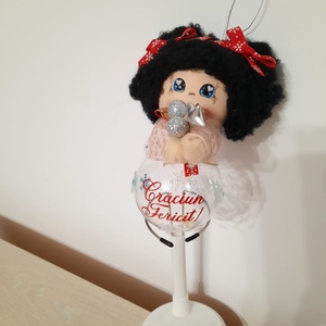 Fetita bruneta decoratiune - crăciun - decorațiuni de crăciun de casă - globuri de crăciun - Artynos.ro
