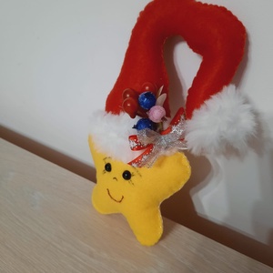 Steluta cu caciula rosie de agatat - crăciun - decorațiuni de crăciun de casă - globuri de crăciun - Artynos.ro