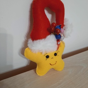 Steluta cu caciula rosie de agatat - crăciun - decorațiuni de crăciun de casă - globuri de crăciun - Artynos.ro