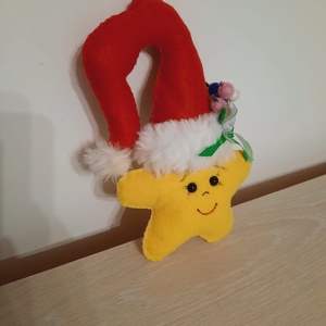 Steluta cu caciula rosie si panglica verde de agatat - crăciun - decorațiuni de crăciun de casă - globuri de crăciun - Artynos.ro