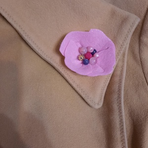 Brosa floare roz - bijuterii - broșe - Artynos.ro