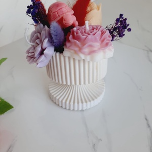 Recipient ceramic cu flori de ceara, Casa & Stil de viata, Decoratiuni de casa, Decoratiuni de masa si rafturi, Decoratiuni de masa, Aranjament de flori, ARTYNOS