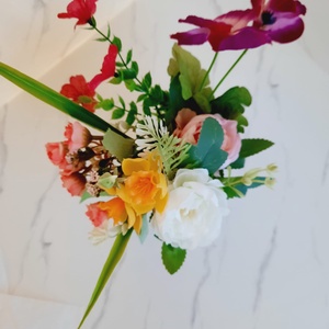 Vaza mica cu flori - casă & stil de viață - decorațiuni de casă - accesorii florale - buchete de flori - Artynos.ro