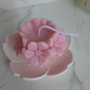 Lumanare cu floar1 - Artynos.ro