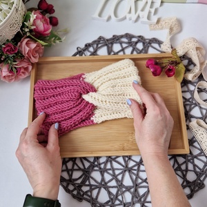 Bentiță în două culori alb unt și roz - îmbrăcăminte și modă - eșarfe, pălării, fularuri - căciulă - Artynos.ro