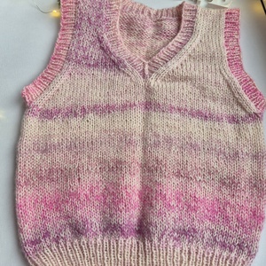 Vestă Tricotată V-Neck Pastel Dream  Căldură Pufoasă și Stil Retro - îmbrăcăminte și modă - haine damă - vestă femei - Artynos.ro