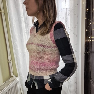 Vestă Tricotată V-Neck Pastel Dream  Căldură Pufoasă și Stil Retro - îmbrăcăminte și modă - haine damă - vestă femei - Artynos.ro