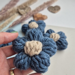 Mărțișor Handmade Tip Broșă � Flower Power Teal Sand - bijuterii - broșe - Artynos.ro