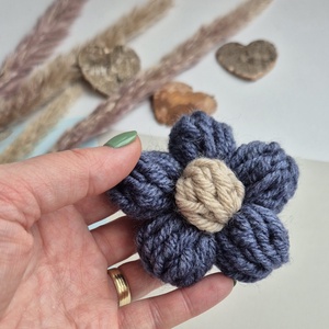 Martisor Handmade Tip Brosa � Flower Power Denim Sand, Bijuterii, Brose, Crosetat, ARTYNOS