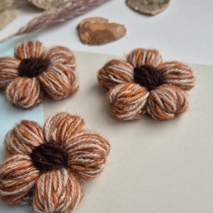 Martisor Handmade Tip Brosa � Flower Power Ruginiu si Ciocolata, Bijuterii, Brose, Crosetat, ARTYNOS