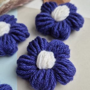 Mărțișor Handmade Tip Broșă � Flower Power Royal Blue  - bijuterii - broșe - Artynos.ro