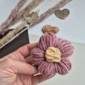 Martisor Handmade Tip Brosa � Flower Power Dusty Pink, Bijuterii, Brose, Crosetat, ARTYNOS