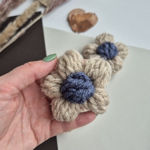 Mărțișor Handmade Tip Broșă � Flower Power Dust and Denim Blue - bijuterii - broșe - Artynos.ro