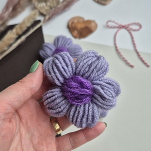 Mărțișor Handmade Tip Broșă � Flower Power Purple - bijuterii - broșe - Artynos.ro