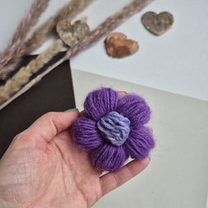 Martisor Handmade Tip Brosa � Flower Power Purple - Artynos.ro