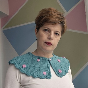 Guler Între rânduri - brodat cu trandafiri - îmbrăcăminte și modă - haine damă - bluze damă - Artynos.ro