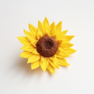 Broșă Sunflower - bijuterii - mărțișor - Artynos.ro
