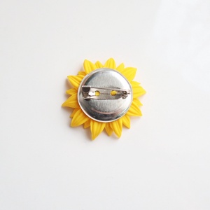 Broșă Sunflower - bijuterii - mărțișor - Artynos.ro