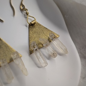 Cercei din Alama si Cuart Transparent Solar Talisman , Bijuterii, Cercei, Cercei agatati, Prelucrarea metalelor, ARTYNOS