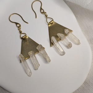 Cercei din Alama și Cuart Transparent Solar Talisman  - bijuterii - cercei - cercei lungi - Artynos.ro