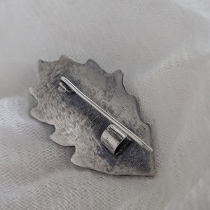 Broșă din argint cu Granat Fatetat 'Leaf of Fire' - accessorii și unelte - broșă, cerc, încuietoare - Artynos.ro