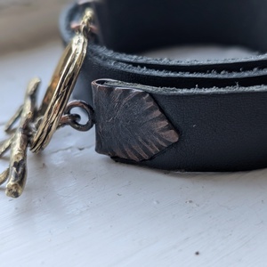 Brățară din piele naturala reciclata, cupru și alama 'Eternal Cycle'  - bijuterii - brățări - brățări din cupru - Artynos.ro Brățară din piele naturala reciclata, cupru și alama 'Eternal Cycle'  - bijuterii - brățări - brățări din cupru - Artynos.ro