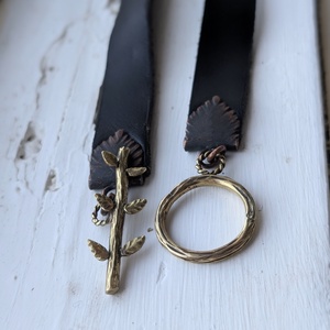 Brățară din piele naturala reciclata, cupru și alama 'Eternal Cycle'  - bijuterii - brățări - brățări din cupru - Artynos.ro Brățară din piele naturala reciclata, cupru și alama 'Eternal Cycle'  - bijuterii - brățări - brățări din cupru - Artynos.ro