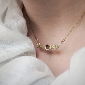 Pandantiv din alama cu piatra de granat  - bijuterii - coliere - coliere cu pandative - Artynos.ro