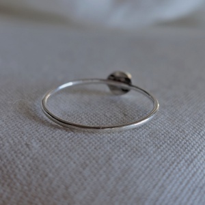 Inel Minimalist din Argint cu Piatra lunii alba Lunar Seed  - bijuterii - inele - inele cu pietre semiprețioase - Artynos.ro