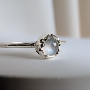 Inel Minimalist din Argint cu Piatra lunii alba Lunar Seed  - bijuterii - inele - inele cu pietre semiprețioase - Artynos.ro