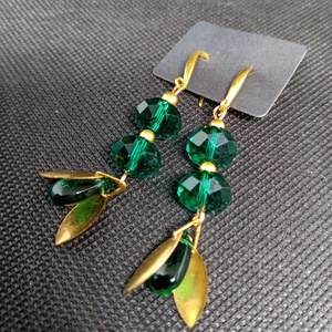 Cecei de sticla cu accesorii aurii - bijuterii - cercei - cercei agățați - Artynos.ro