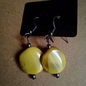 Cercei acrilic galben, accesorii de inox - bijuterii - cercei - cercei agățați - Artynos.ro