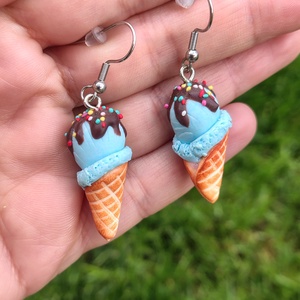 Cercei înghețată cu topping de ciocolată și bomboane � handmade din lut polimeric - bijuterii - cercei - cercei cu figurine - Artynos.ro