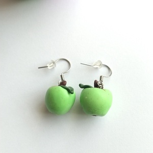 Cercei măr verde din lut polimeric � handmade jucăuș - bijuterii - cercei - cercei cu figurine - Artynos.ro