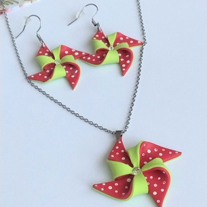Set bijuterii handmade � cercei si pandantiv elice rosu-verde din lut polimeric, design jucaus, Bijuterii, Cercei, Cercei cu figurine, Ceramica, Confectionarea bijuteriilor, ARTYNOS