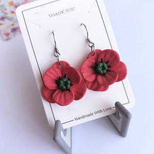 Cercei handmade cu maci din lut polimeric, Bijuterii, Cercei, Cercei cu figurine, Confectionarea bijuteriilor, Lucrare cu argila, Cercei realizati manual din lut polimeric, inspirati de frumusetea delicata a macilor. Usori si fem..., ARTYNOS