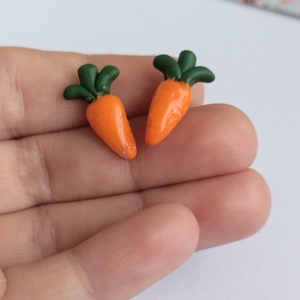 Cercei stud din lut polimeric � morcovi miniaturi handmade , Bijuterii, Cercei, Cercei cu figurine, Confectionarea bijuteriilor, Lucrare cu argila, ARTYNOS