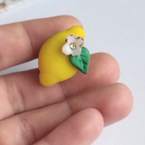 Broșă handmade din lut polimeric � lămâie cu pin � - bijuterii - broșe - Artynos.ro