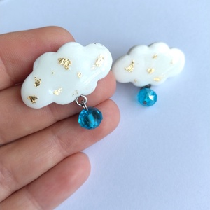 Cercei norisori albi cu foita aurie si cristal albastru � handmade elegant - Artynos.ro