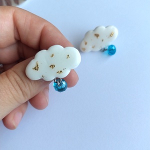 Cercei norișori albi cu foiță aurie și cristal albastru � handmade elegant - bijuterii - cercei - cercei lungi - Artynos.ro