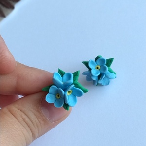 Cercei Nu mă uita albaștri � flori handmade din lut polimeric, model delicat - bijuterii - cercei - cercei cu figurine - Artynos.ro