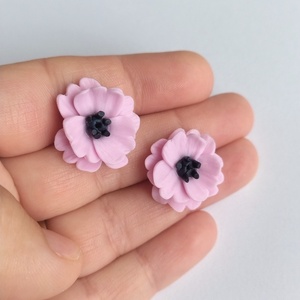 Cercei stud Anemone roz � model floral handmade - bijuterii - cercei - cercei cu figurine - Artynos.ro