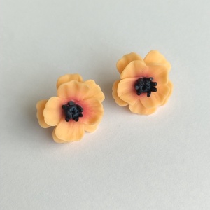 Cercei stud Anemone piersică � handmade din lut polimeric - bijuterii - cercei - cercei cu figurine - Artynos.ro