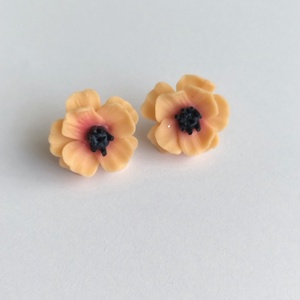 Cercei stud Anemone piersică � handmade din lut polimeric - bijuterii - cercei - cercei cu figurine - Artynos.ro