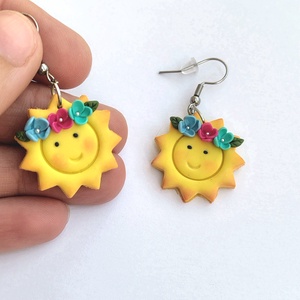 Cercei handmade Soare zâmbitor cu flori � design vesel de vară - bijuterii - cercei - cercei lungi - Artynos.ro