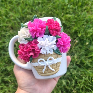 Cană decorată manual cu flori roz și albe din lut polimeric ,Cadou handmade elegant - casă & stil de viață - echipamente de bucătărie - accesorii de servire - căni - Artynos.ro