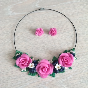 Set bijuterii handmade cu trandafiri roz, afine și mure ,Colier floral pe sârmă + cercei din Fimo - bijuterii - seturi de bijuterii - Artynos.ro